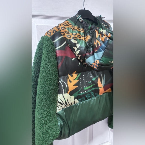 FARM Rio Green and Animal Print Puffer Jacket - Picture 7 of 8